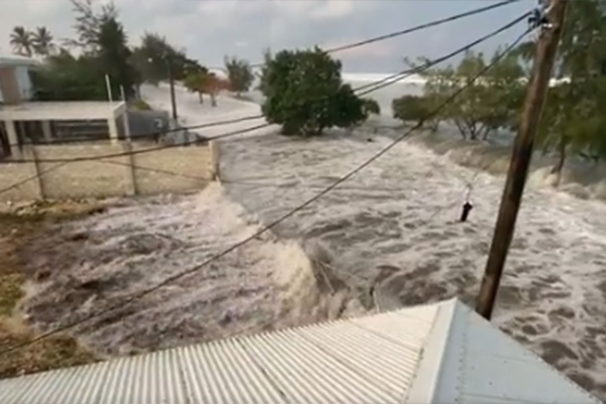 Cunami uništava sve pred sobom, veliki talasi zapljusnuli Tongu