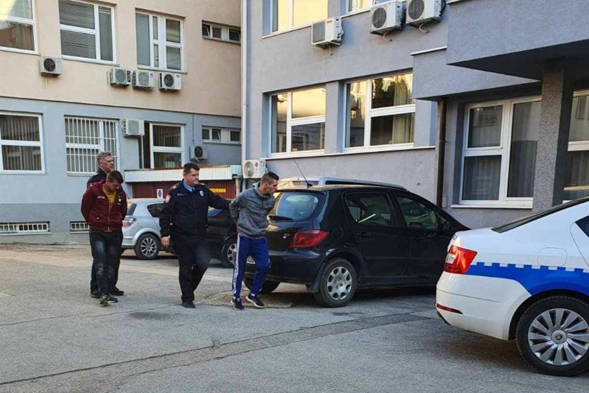 Tri mladića iz Tešnja pala zbog krađa starih golfova