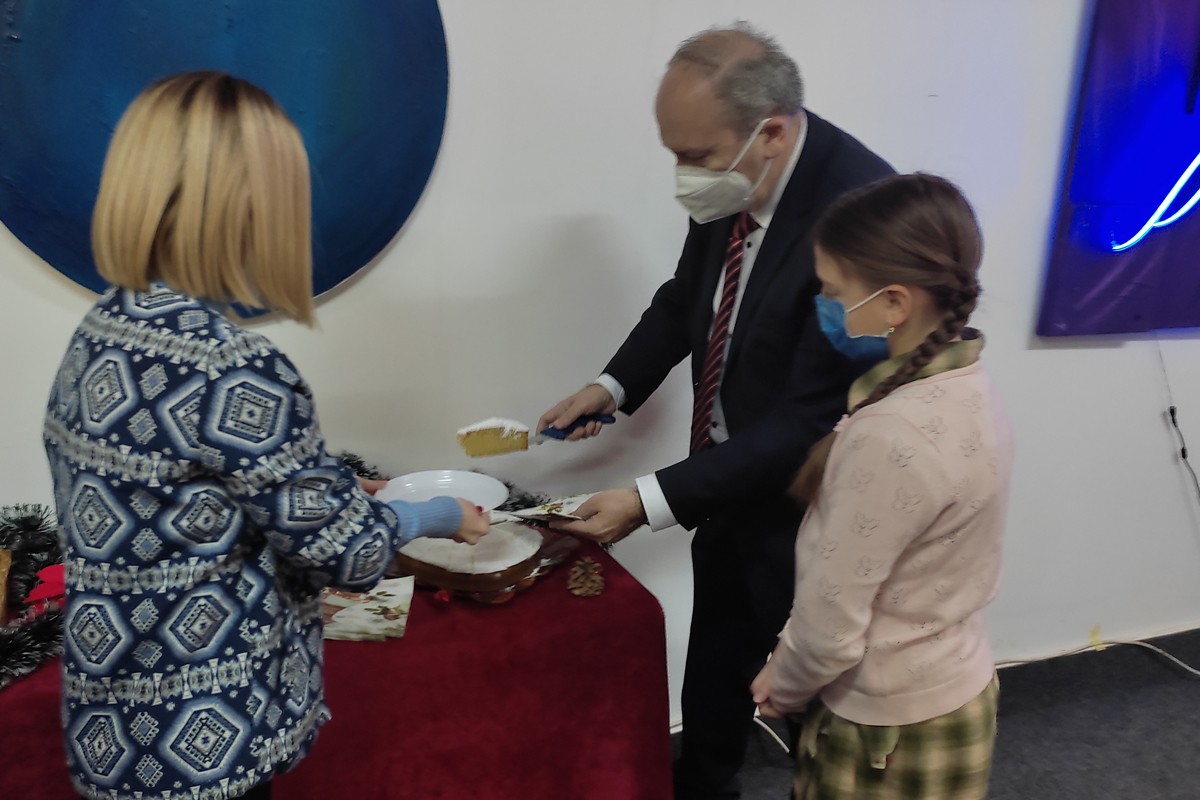 Ambasador Grčke u BiH polaznicima kursa služio vasilopitu
