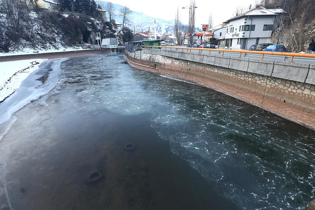 Na Bentbaši u Sarajevu zaledila Miljacka
