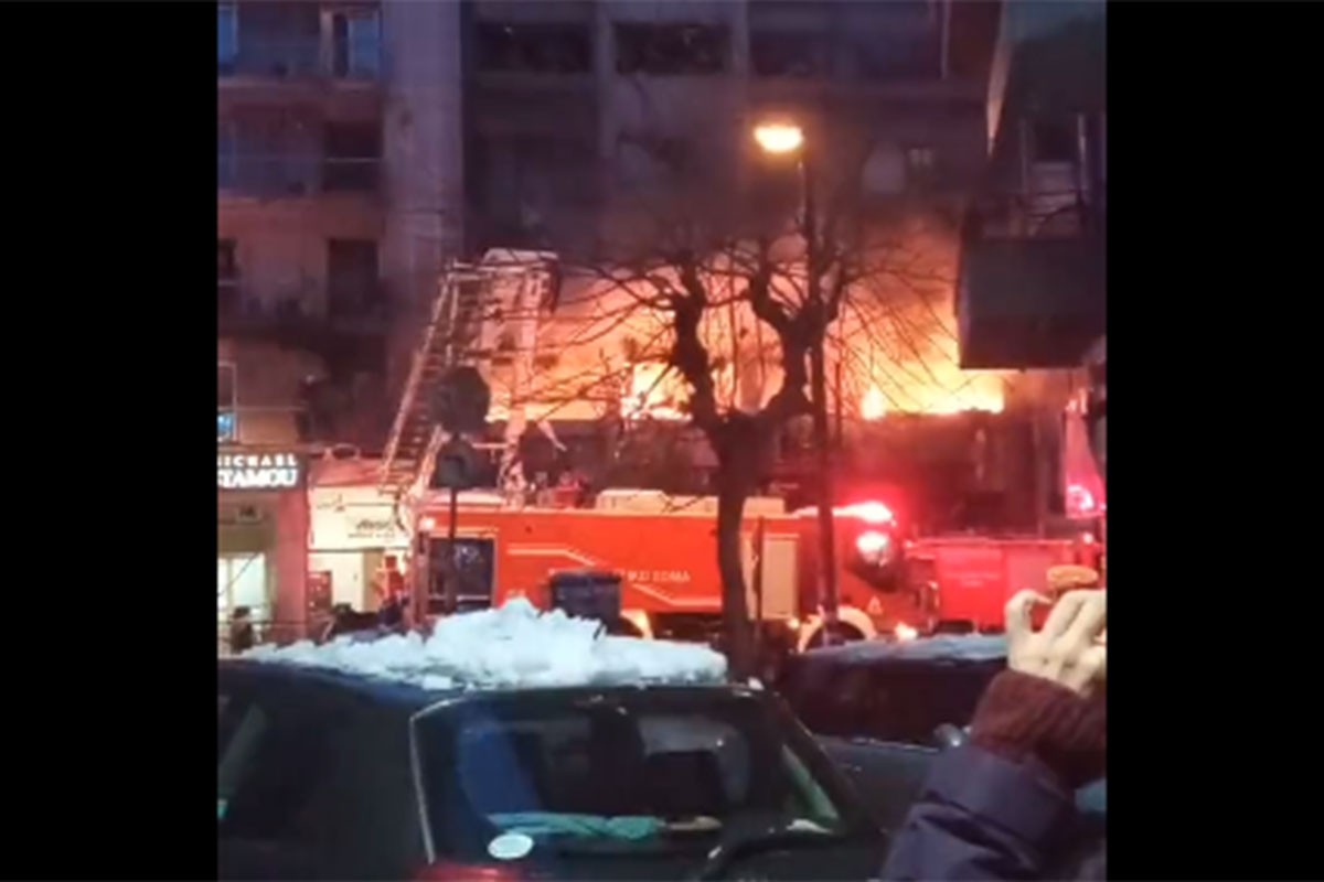 Eksplozija i požar u centru Atine, povrijeđena jedna osoba
