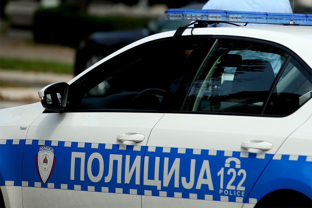Presretač "pokupio" dva policajca
