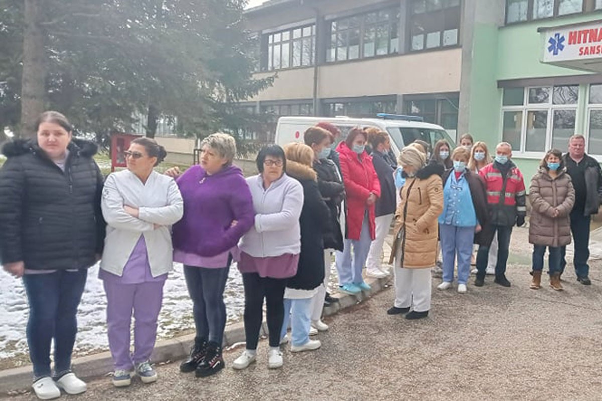 Medicinari u USK idu u generalni štrajk: Političari se igraju s nama