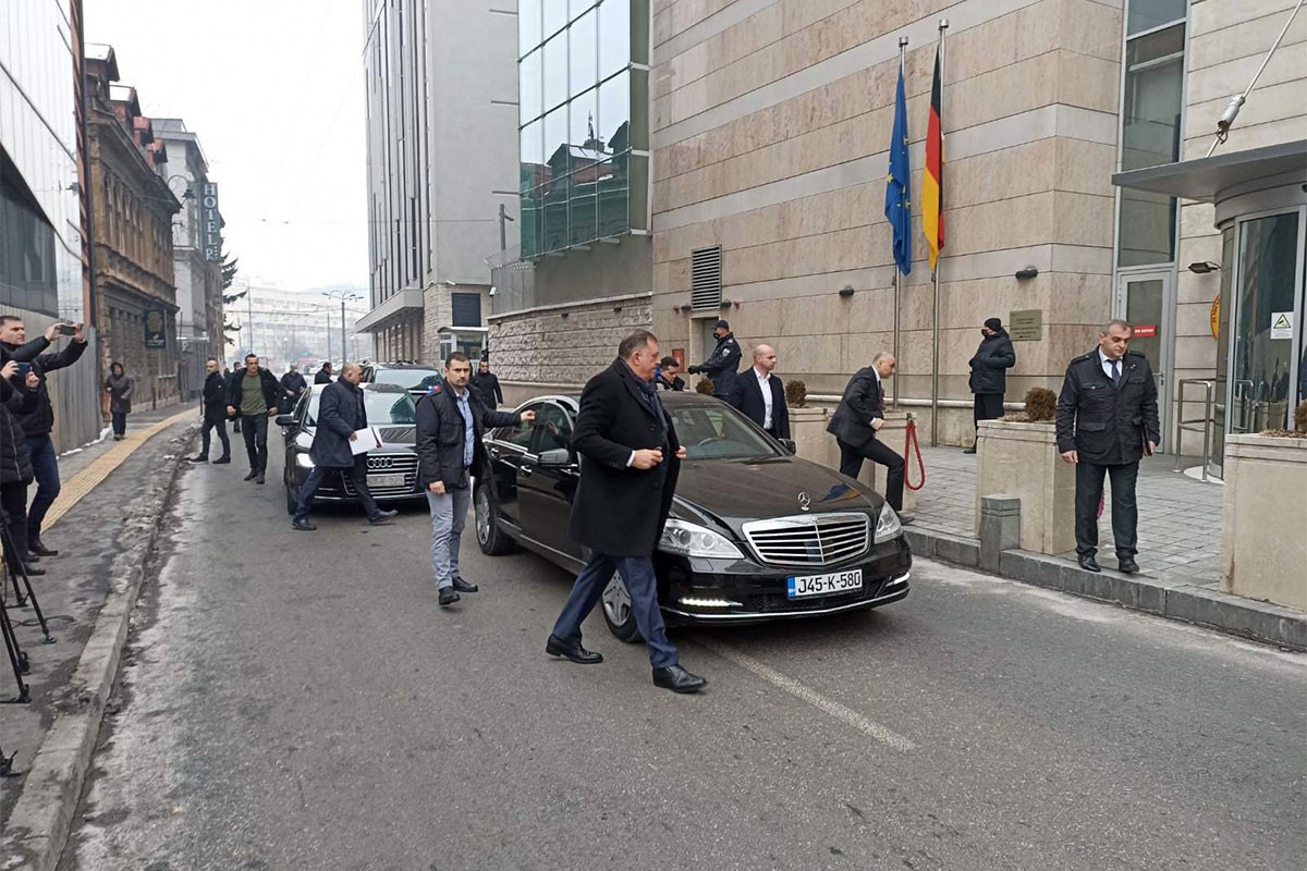 Predsjednici stranaka iz RS na sastanku sa Ajhorstovom i Palmerom