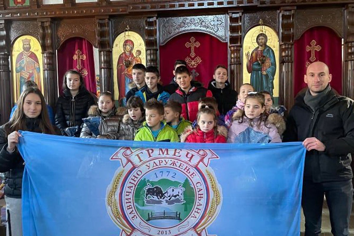 Lijepa tradicija: Paketići za djecu srpskih povratnika u Sanski Most