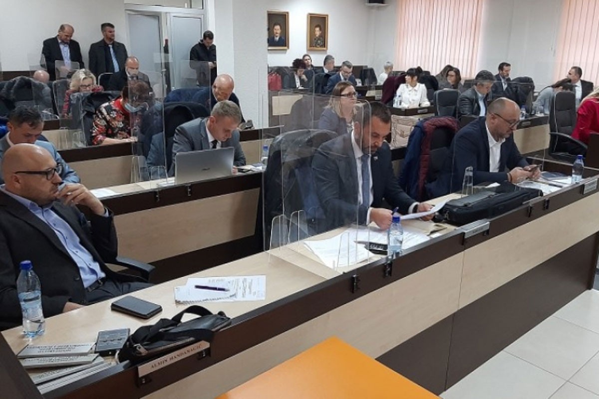 Nastavljena politička kriza USK, najavljeno preslagivanje vlasti