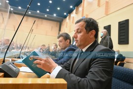 Vukanović udaljen sa sjednice, opozicija razmatra da napusti zasjedanje