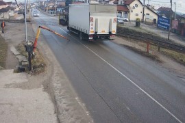 Vozač kamiona u Zalužanima slomio rampu, nije se zaustavio na ...