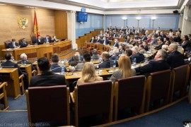 Teške riječi i uvrede kratko prekinule sjednicu Skupštine Crne Gore