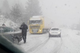 Snježne padavine otežavaju saobraćaj u višim krajevima