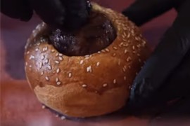 Salt Bae pokazao kako sprema novi burger, pratioci spekulišu o cijeni