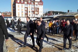 Dodik i Bjelica uručili ključeve za 64 stana