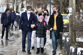 Gest Pendarovskog dirnuo Makedonce, otpratio djevojčicu do škole