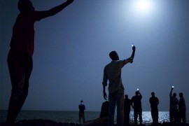 Na Trgu slobode u Novom Sadu izložba fotografija o migrantima