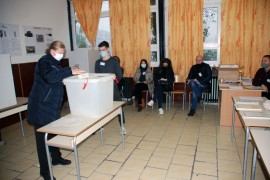 Većim naknadama mame ljude u biračke odbore