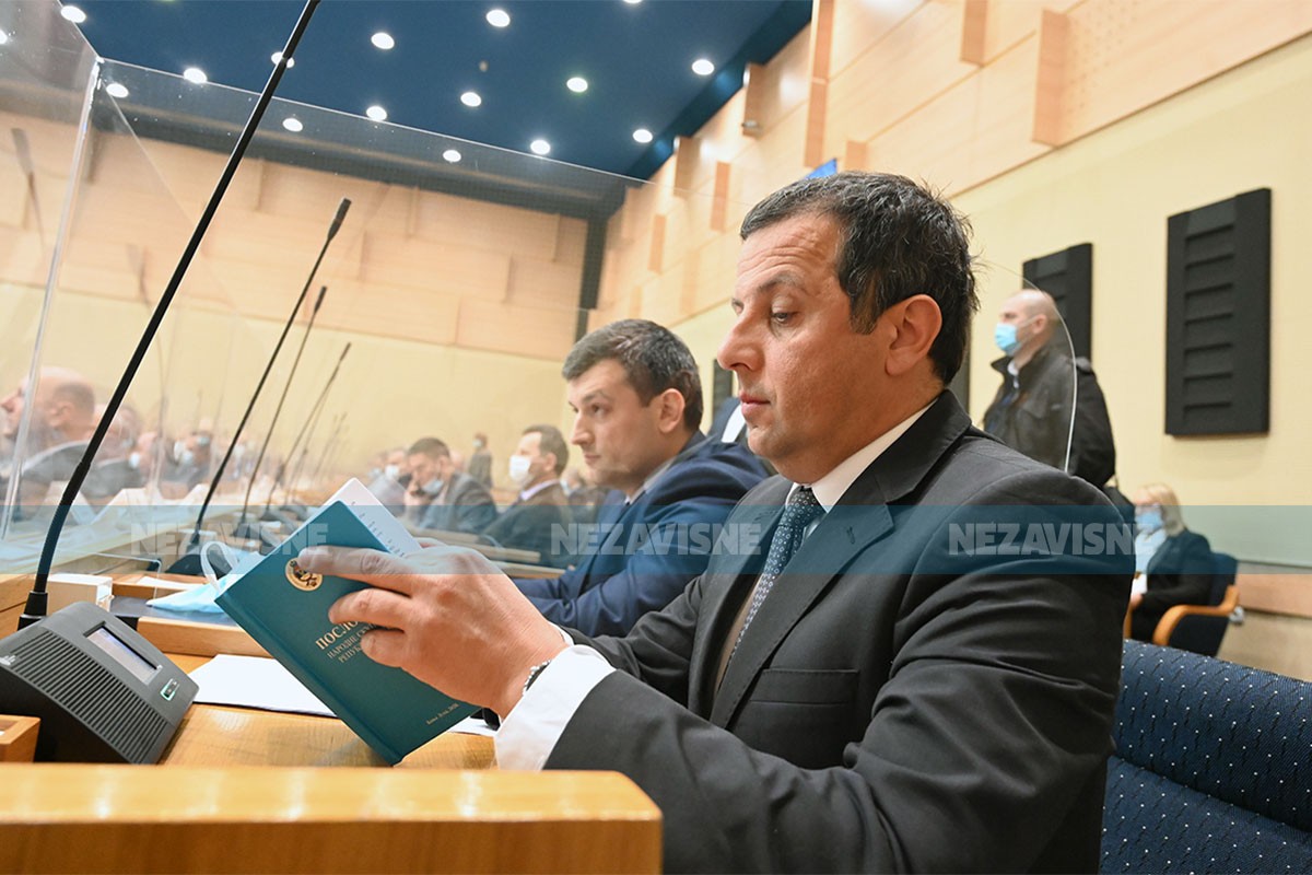Vukanović udaljen sa sjednice, opozicija razmatra da napusti zasjedanje