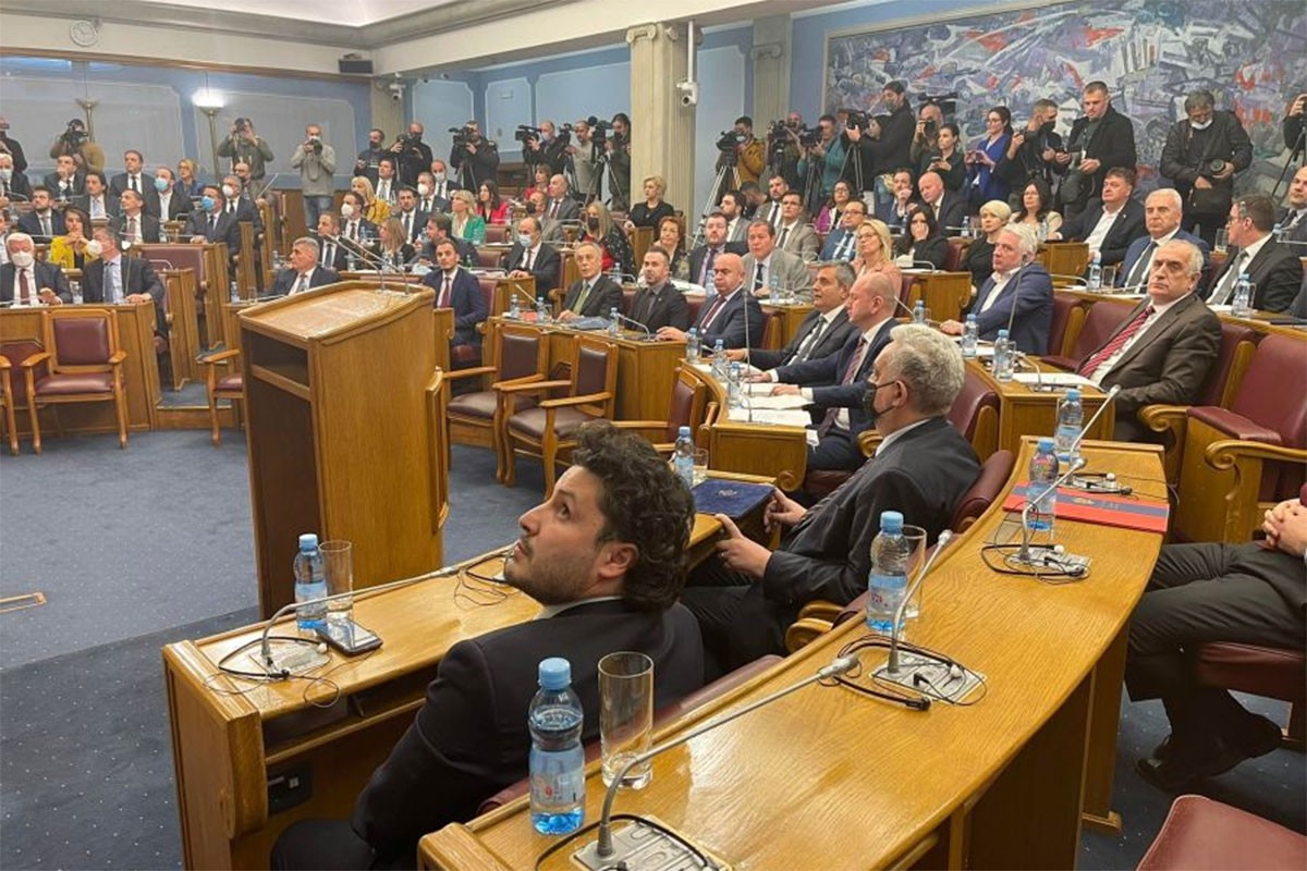 Skupština Crne Gore raspravlja o nepovjerenju Vladi, Krivokapić otišao