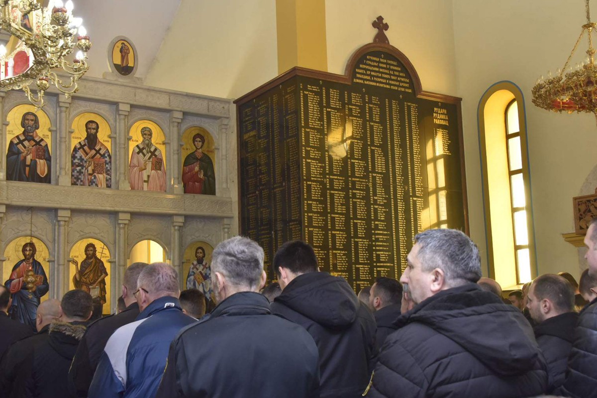 Počelo bogosluženje za ubijene Srbe u Drakuliću i okolnim selima