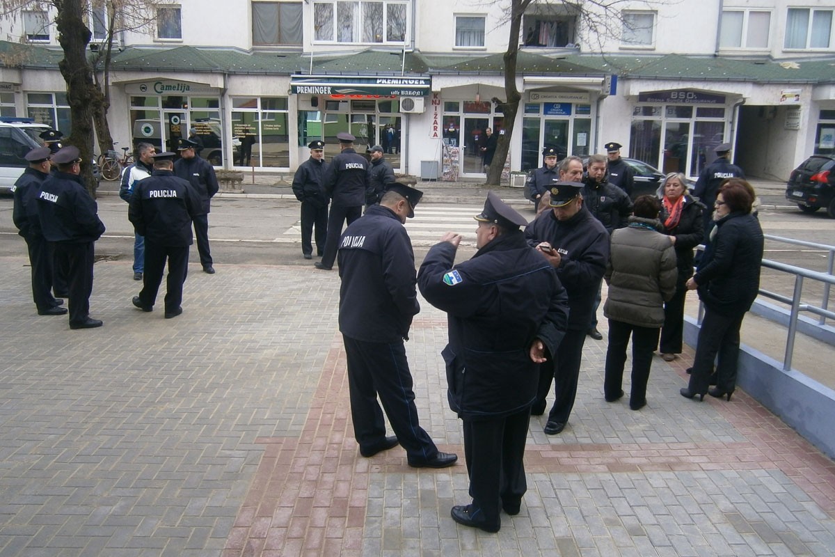 Policajci prijete štrajkom ako ne dobiju plate
