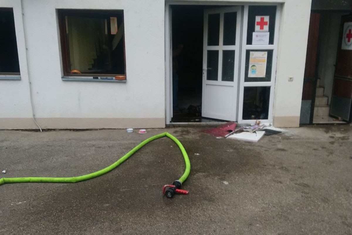 Gorjela zgrada Crvenog krsta u Kotor Varošu