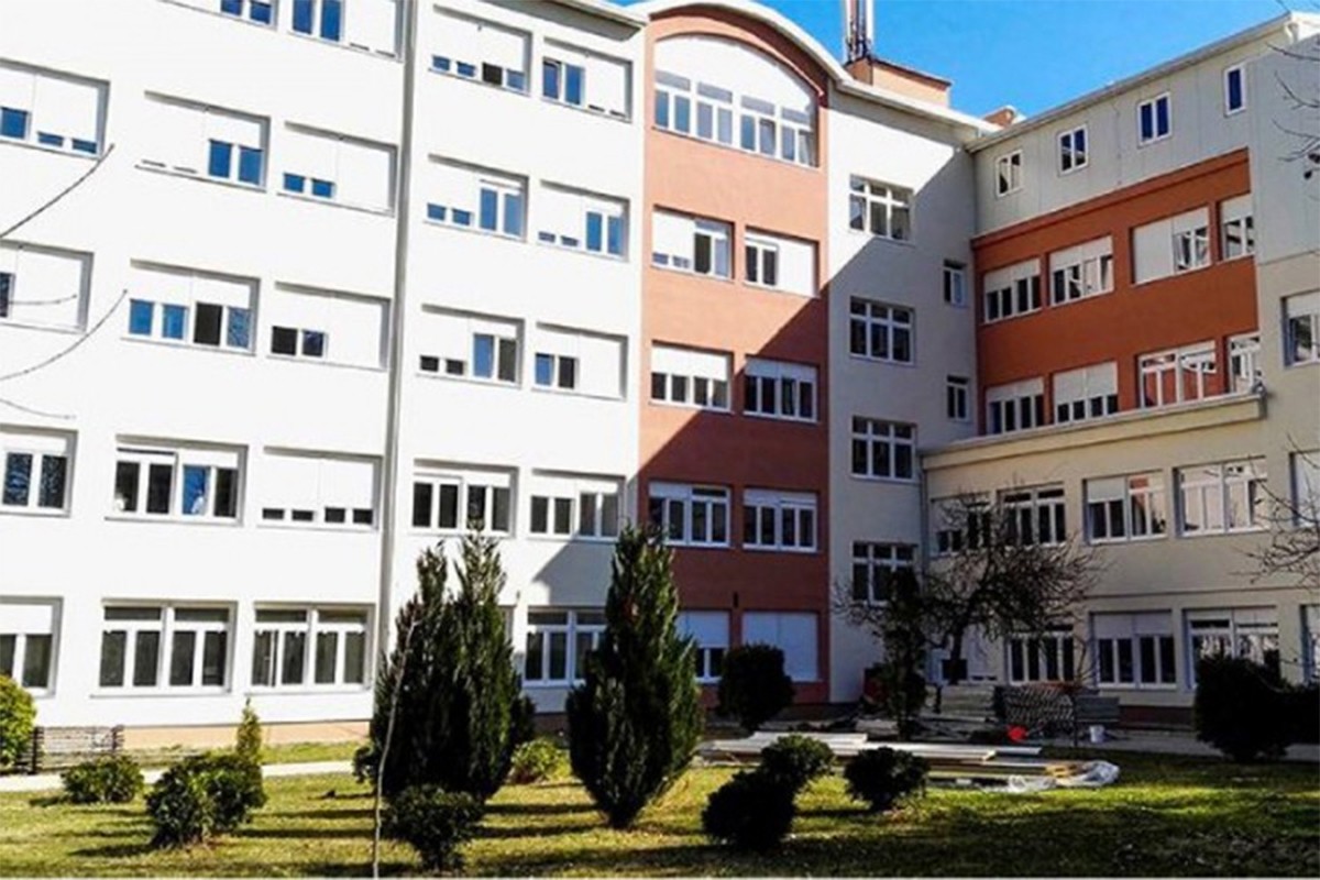 Haos u bolnici u Foči: Lupao stvari, bacio sto na blagajnicu