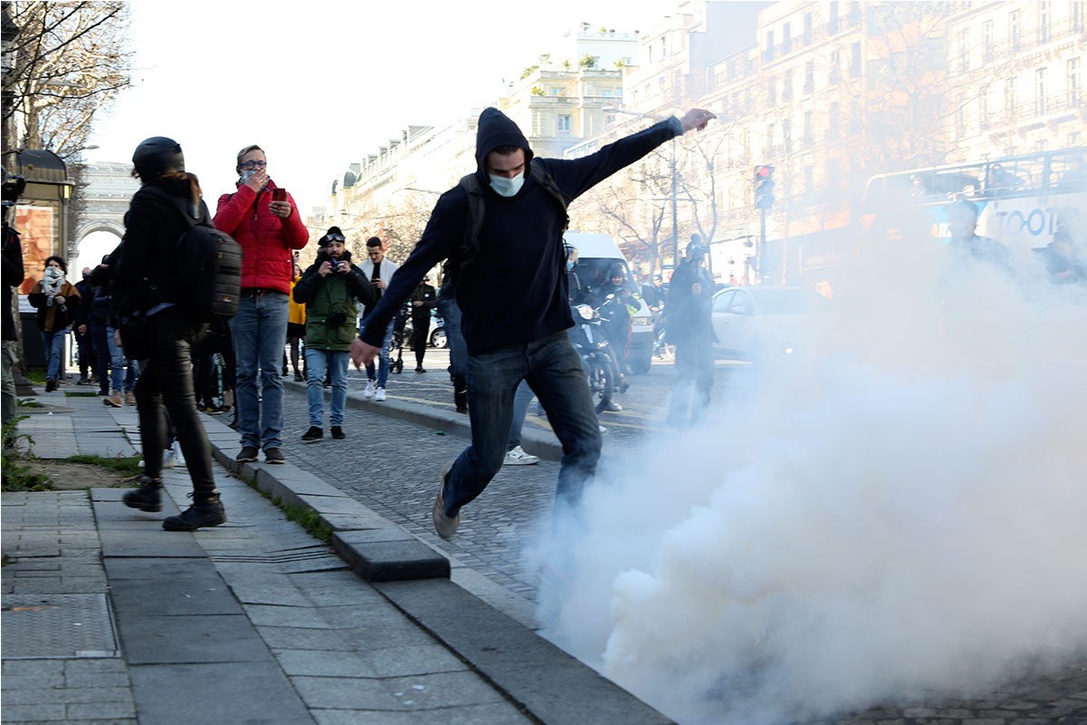 Policija ispalila suzavac na demonstrante u Parizu