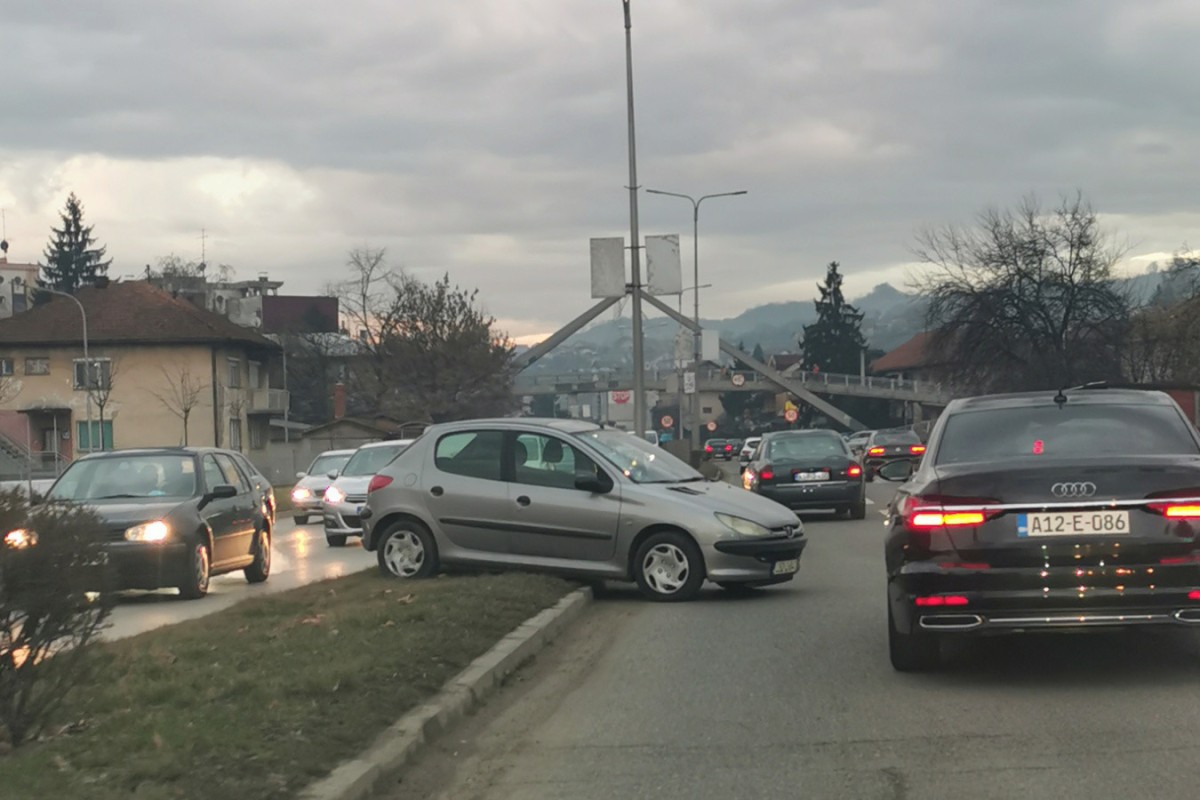 Sudar tri automobila na zapadnom tranzitu u Banjaluci