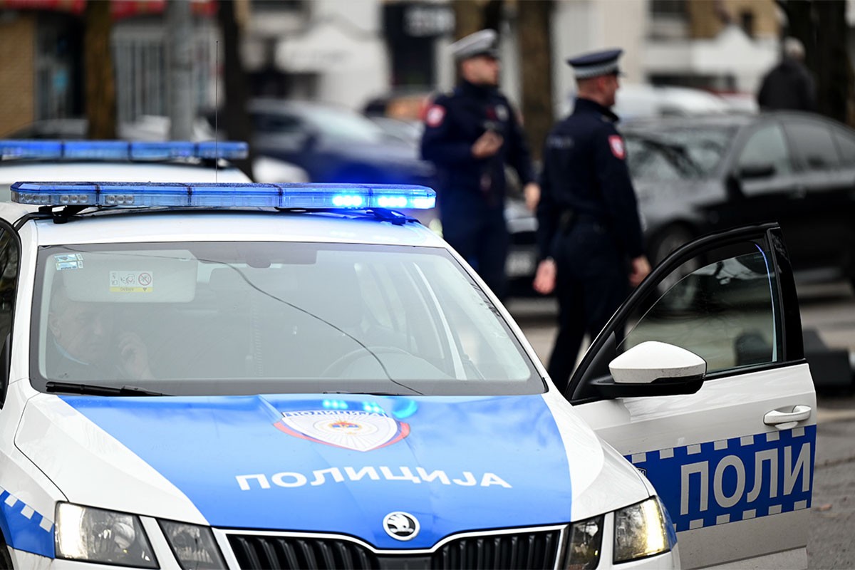 Presreli policiju pa izvukli i pretukli suvozača