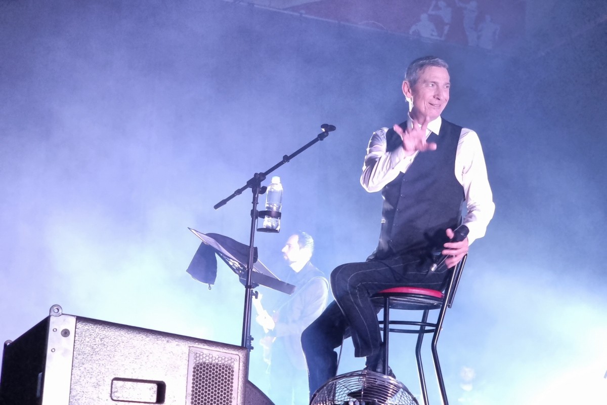 Pjesmom "Sjaj u tami" Masimo Savić započeo koncert u Banjaluci