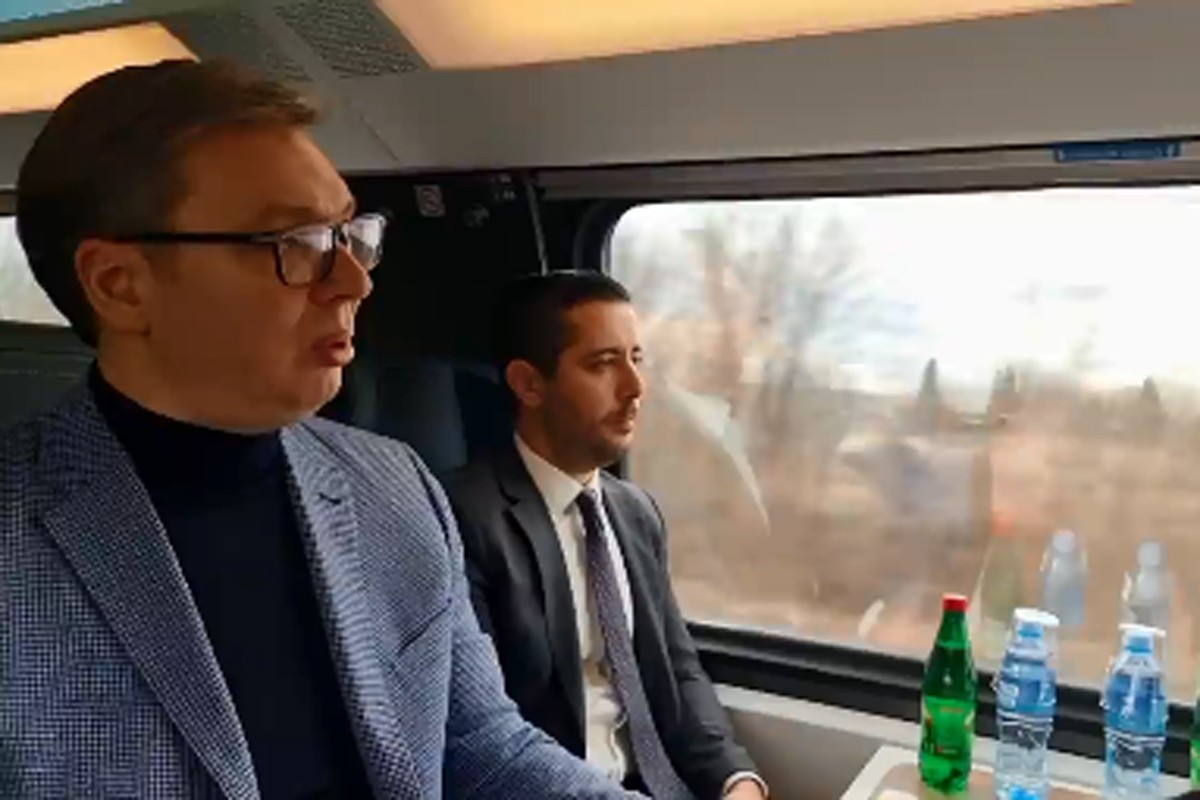 Vučić na promo-vožnji vozom: "200 na sat kroz Srbiju"