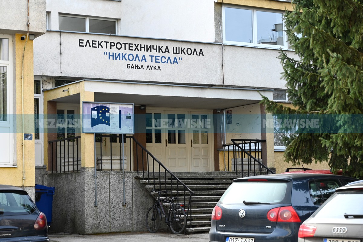 Detalji tuče u banjalučkoj školi: Potukli se u učionici, đaku slomljen nos