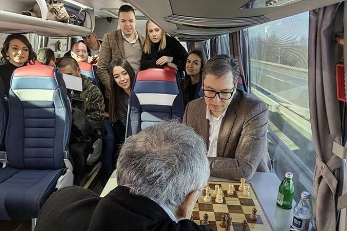 Na putu za Merošinu Vučić igra partiju šaha