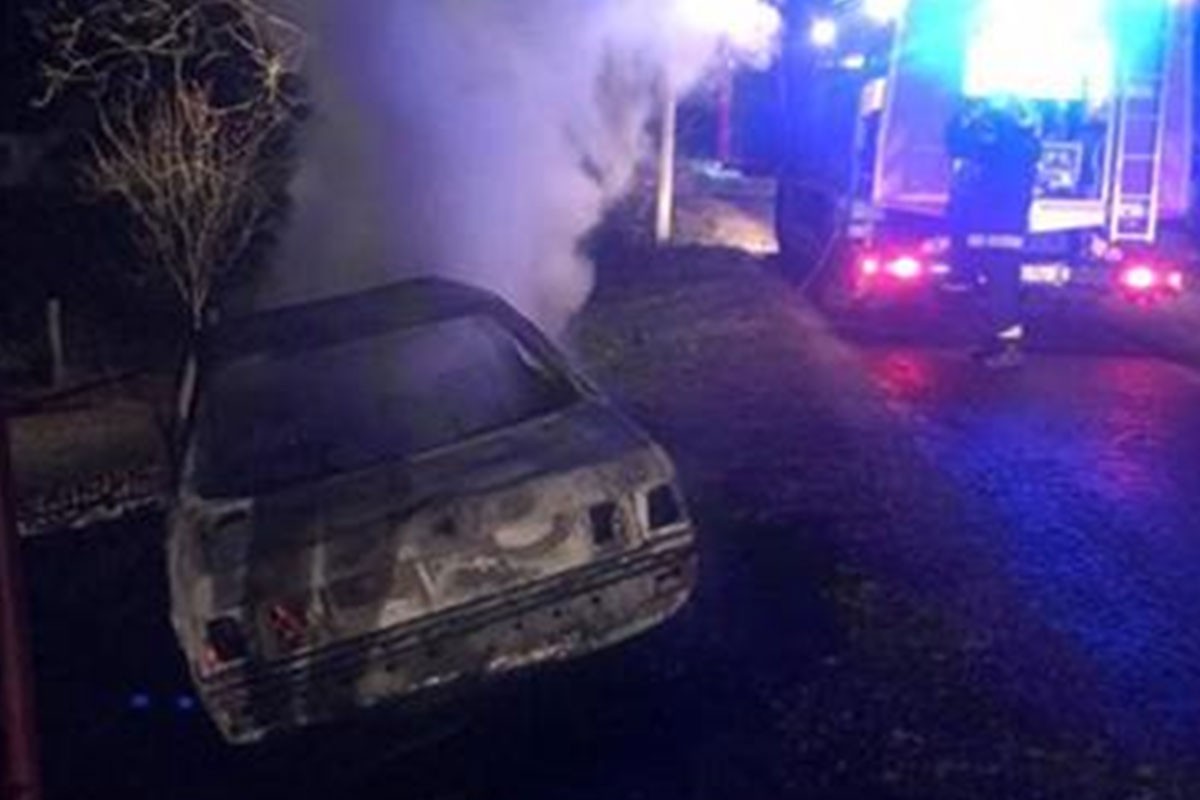 Izgorio audi u Bratuncu