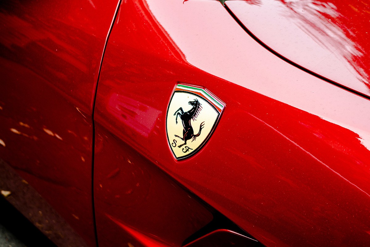 Procurile prve fotografije - evo kako izgleda Ferrari SUV