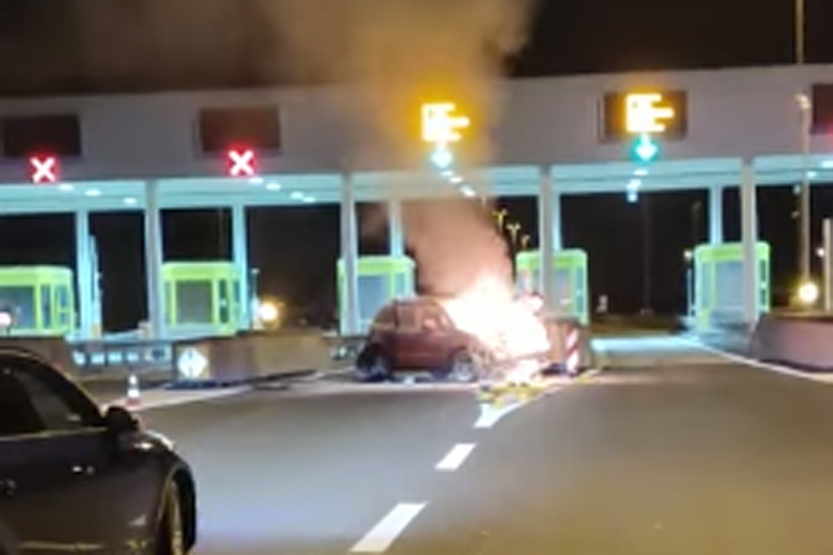 Zapalio se auto na naplatnim kućicama kod Zagreba
