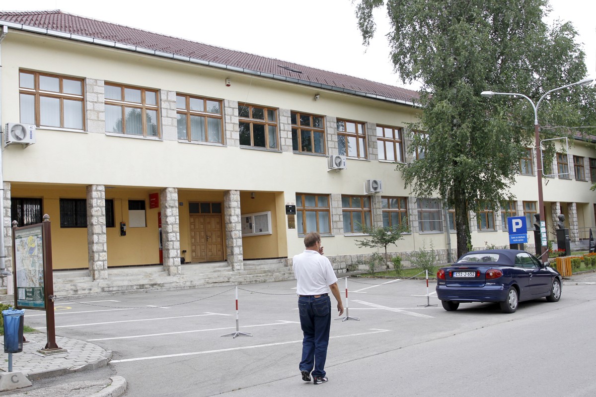Opštinari i vijećnici zaratili zbog plata i paušala