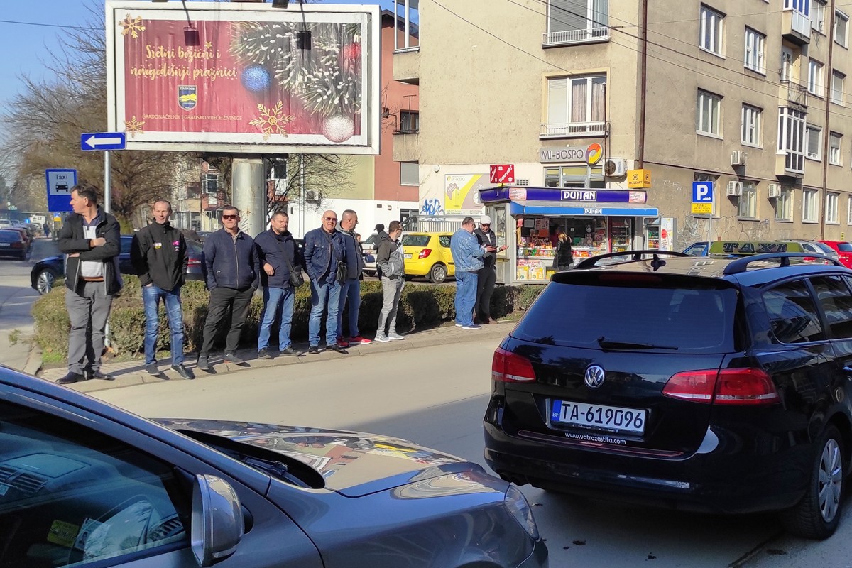 Protest taksista - žele nekadašnje mjesto za štandove