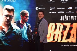 Miloš Biković se na premijeri pojavio sa novom djevojkom