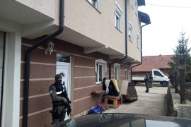 Više uhapšenih u policijskoj akciji - pretresi u Palama, Foči i ...
