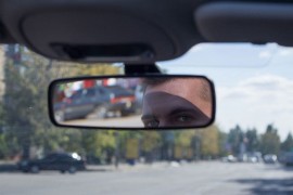 Evo čemu služi poluga na unutrašnjem retrovizoru u automobilu