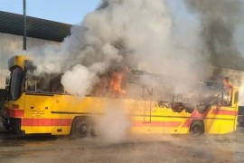 Izgorio autobus, oštećeno i nekoliko automobila