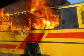 Detalji požara u Lukavcu: Vatra progutala autobus i ford