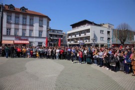 Protesti u Bihaću zbog smrti porodilje i bebe: "Mi ćemo se boriti do ...