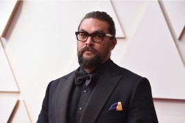 Džejson Momoa nije skidao pogled sa engleske glumice