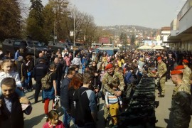 Plava uniforma magnet za školarce