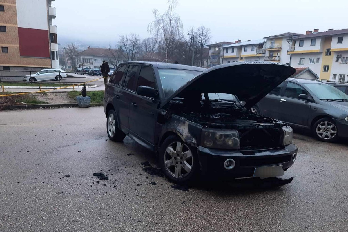 Detalji požara u Doboju: Ponovo joj zapaljen skupocjeni automobil