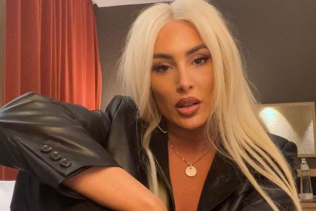 Senida napravila "bezobrazan" selfi u krevetu, mreže se usijale