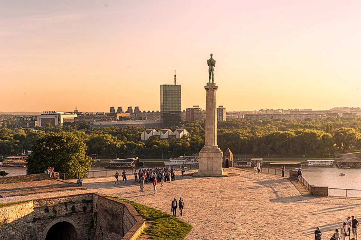Žena pala sa Kalemegdanske terase