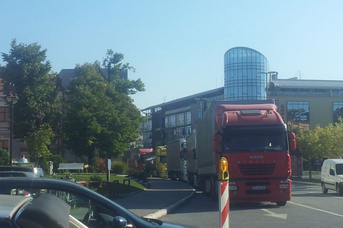 Prevoznici iz Srpske ne mogu preko granice zbog spornih licenci