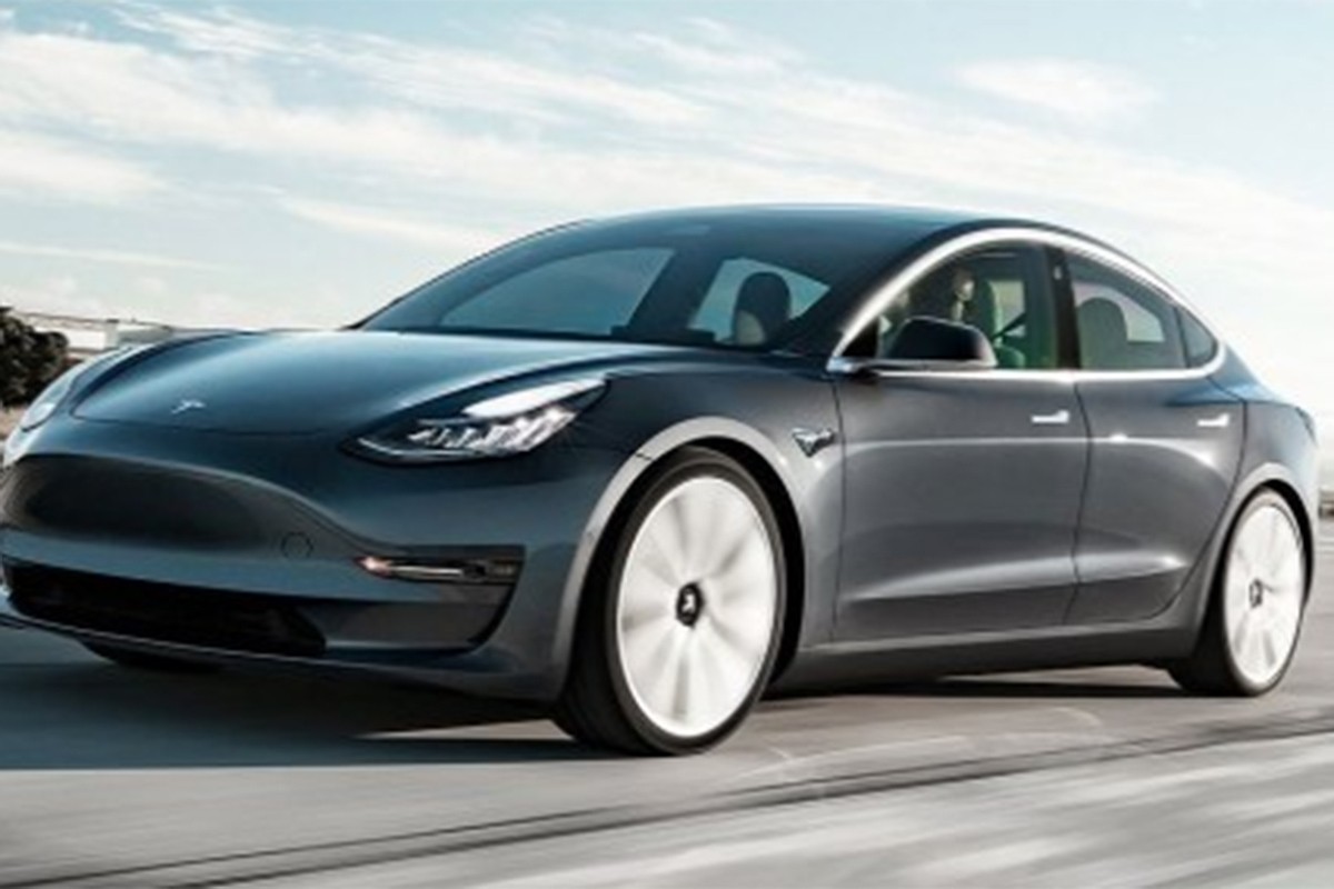 Tesla Model 3 izazvao saobraćajnu nesreću na autoputu